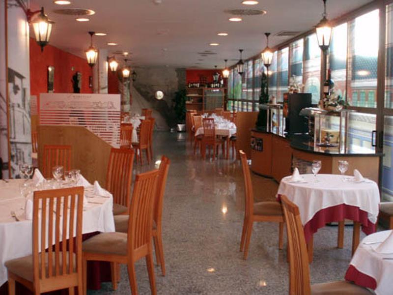 Aparthotel Sercotel 韦斯卡 餐厅 照片