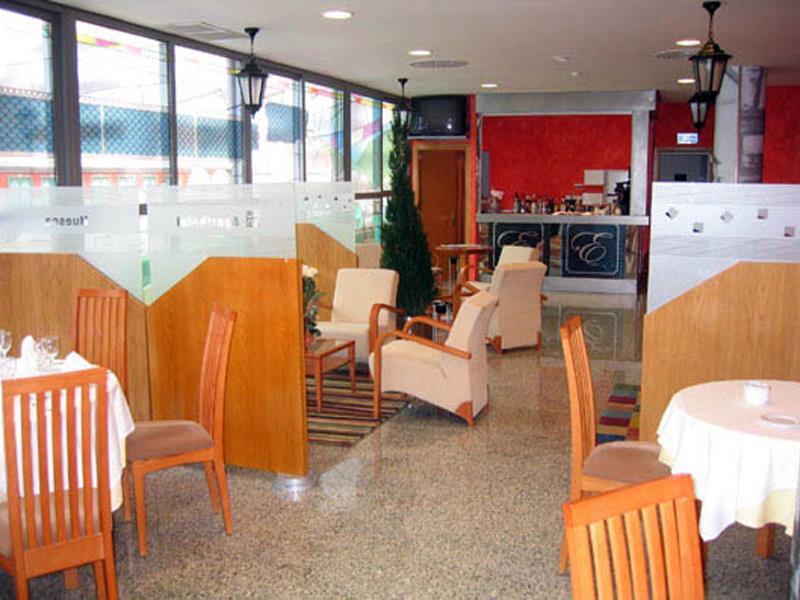 Aparthotel Sercotel 韦斯卡 餐厅 照片