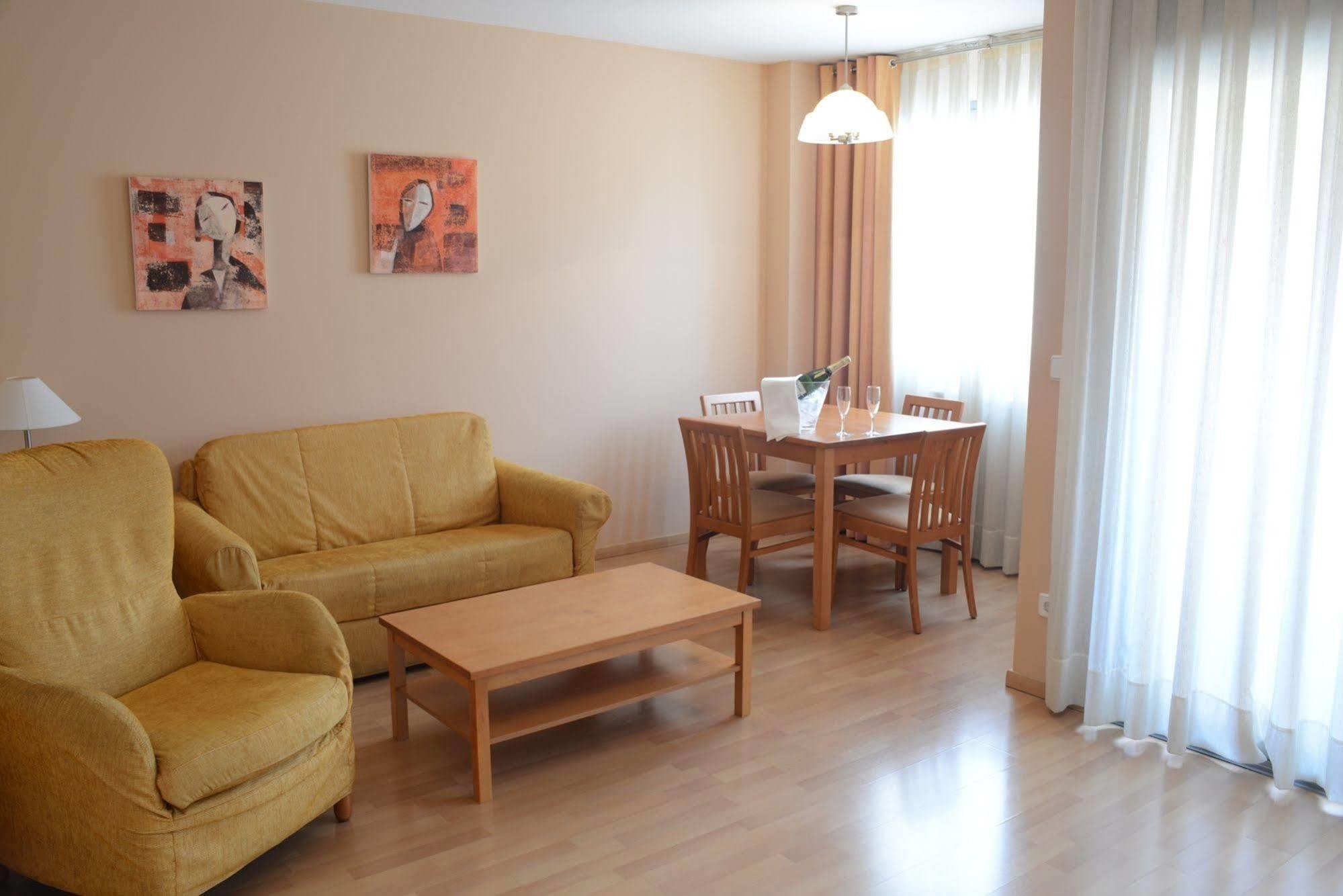 Aparthotel Sercotel 韦斯卡 外观 照片